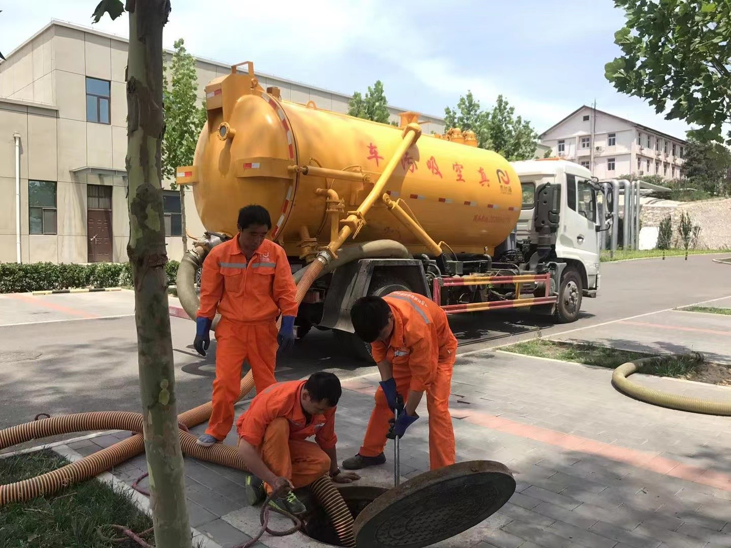 镶黄化粪池清理与5-8吨吸粪车施工效率分析
